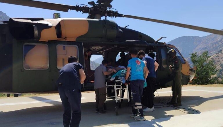 hamile-hastayi-hastaneye-askeri-helikopter-goturdu-U2ULWGHU.jpg