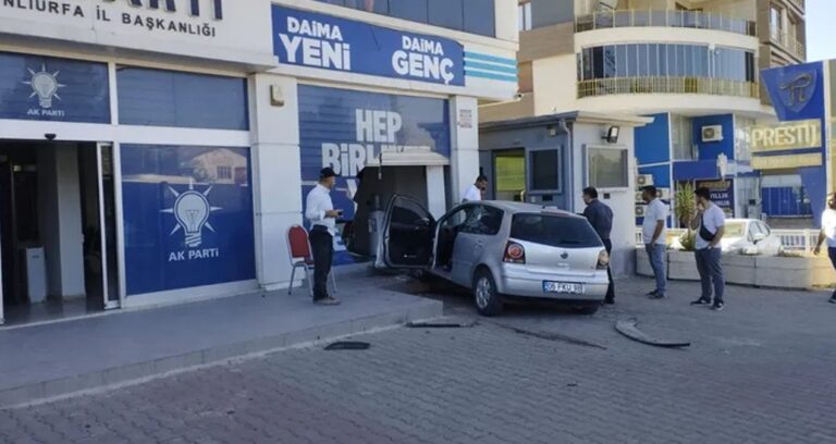 kontrolden-cikan-arac-akp-binasina-girdi-3-yarali-UDulW7sc.jpg