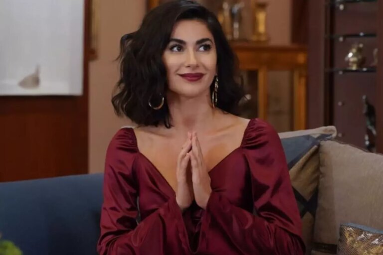 nesrin-cavadzadeden-sasirtan-espri-genc-erkeklerin-kanini-iciyorum-Aa63VGBK.jpg
