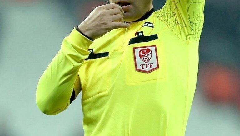 besiktasin-erteleme-macinin-hakemleri-aciklandi-gKyntVNh.jpg