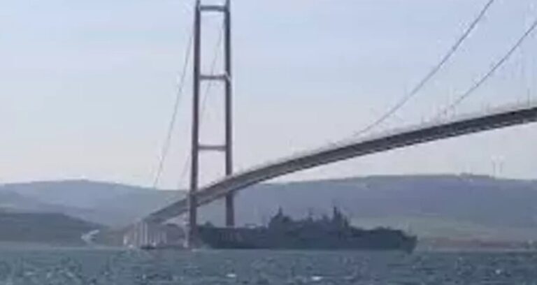 canakkale-bogazinda-malta-bayrakli-gemi-arizalandi-d9wf29lJ.jpg