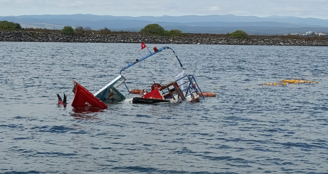 İğneada açıklarındaki 3 balıkçı denizde mahsur kaldı