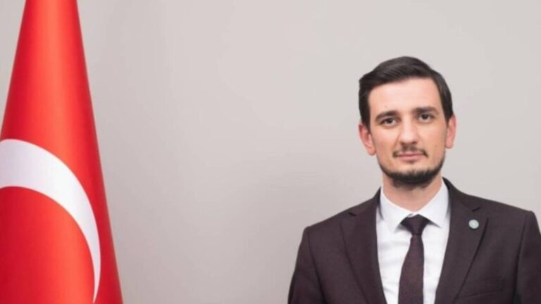iyi-parti-sakarya-il-baskani-ucak-ve-6-ilce-baskani-istifa-etti-d8AFgpVw.jpg