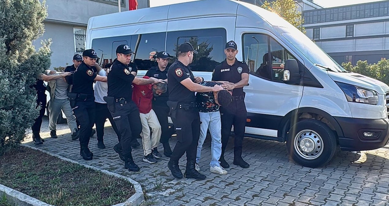 kocaeli-merkezli-3-ilde-suc-orgutu-operasyonu-7-tutuklama-RIlQhV51.jpg