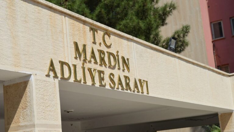 miras-icin-babaya-bombali-tuzak-ailem-beni-hep-hakli-gorsun-istedim-FhTNTrtX.jpg