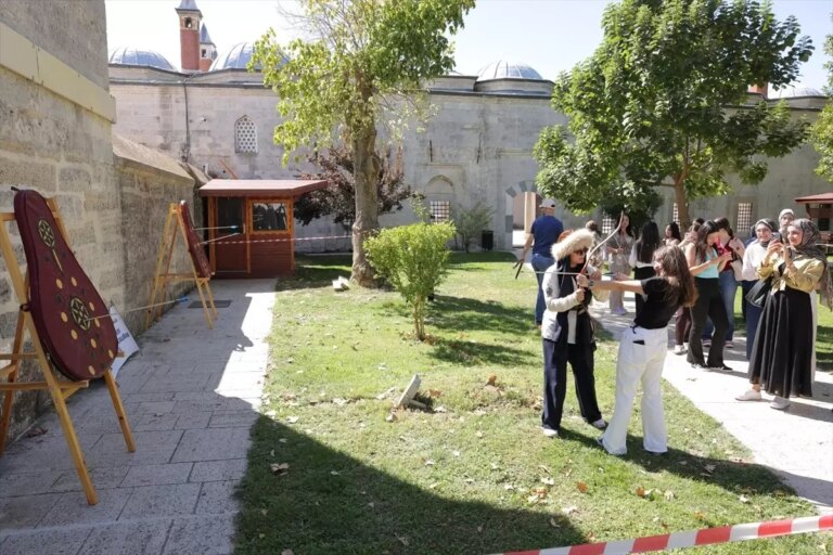ogrenciler-kirkpinar-yagli-gureslerini-tanidi-KlzOjzuO.jpg