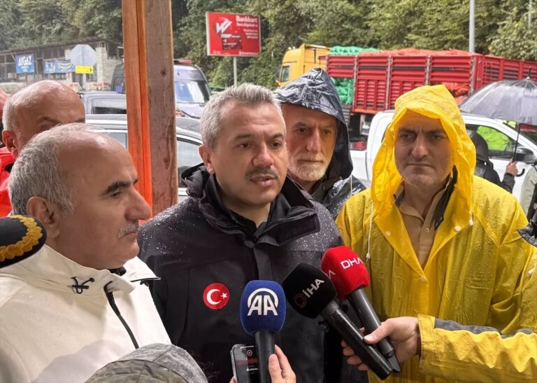 rizede-saganak-ve-heyelanlar-OImwuW3v.jpg
