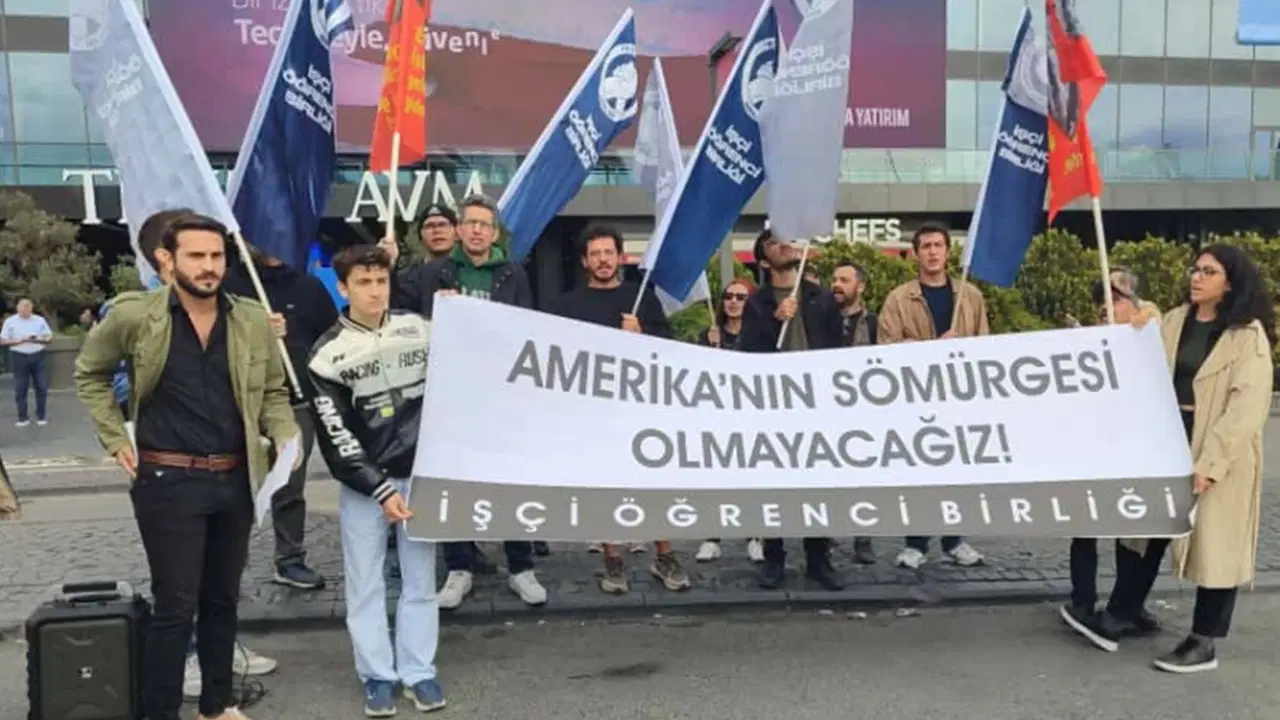 Trump AVM önünde protesto: ‘Trump ve avanesine karşı mücadele etmek zorundayız’