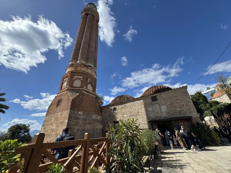 antalyada-sultan-alaattin-ulu-cami-kulliyesi-restorasyonu-tamamlandi-fbPWzgtY.jpg