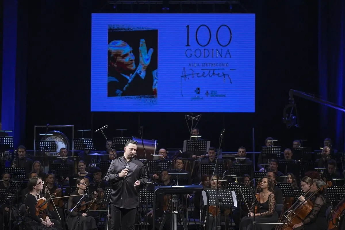 bosna hersekin kurucu lideri izetbegovicin ozgurluge kacisim eseri senfoniye donusturuldu 6YD9LHF1.jpg