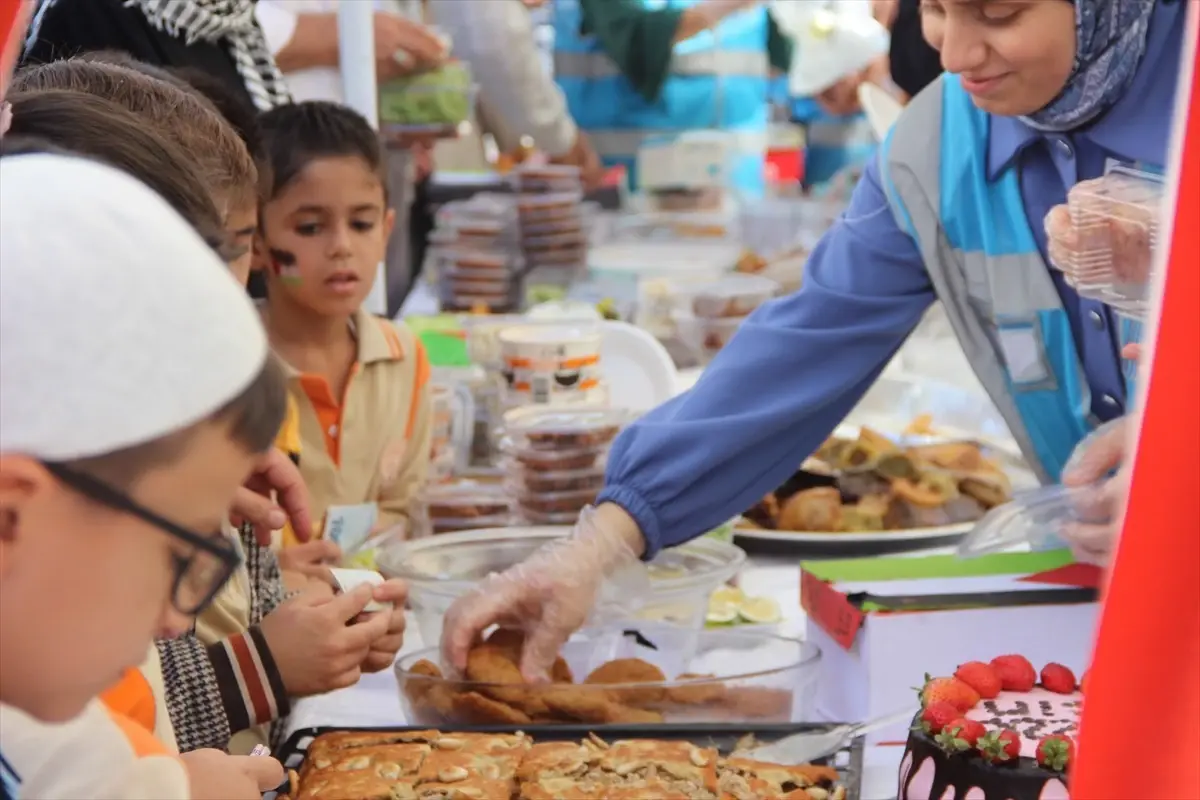 cizrede gazzeye yardim hayir carsisi bXlxalfT.jpg