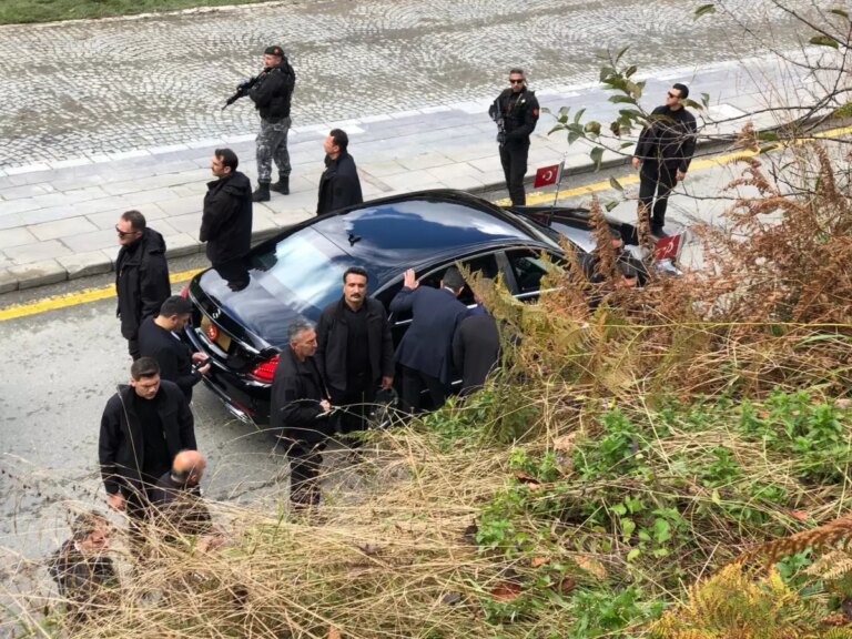 cumhurbaskani-erdogan-rizede-sel-yararlarini-inceledi-ve-ayder-yaylasini-ziyaret-etti-nL2aisAG.jpg