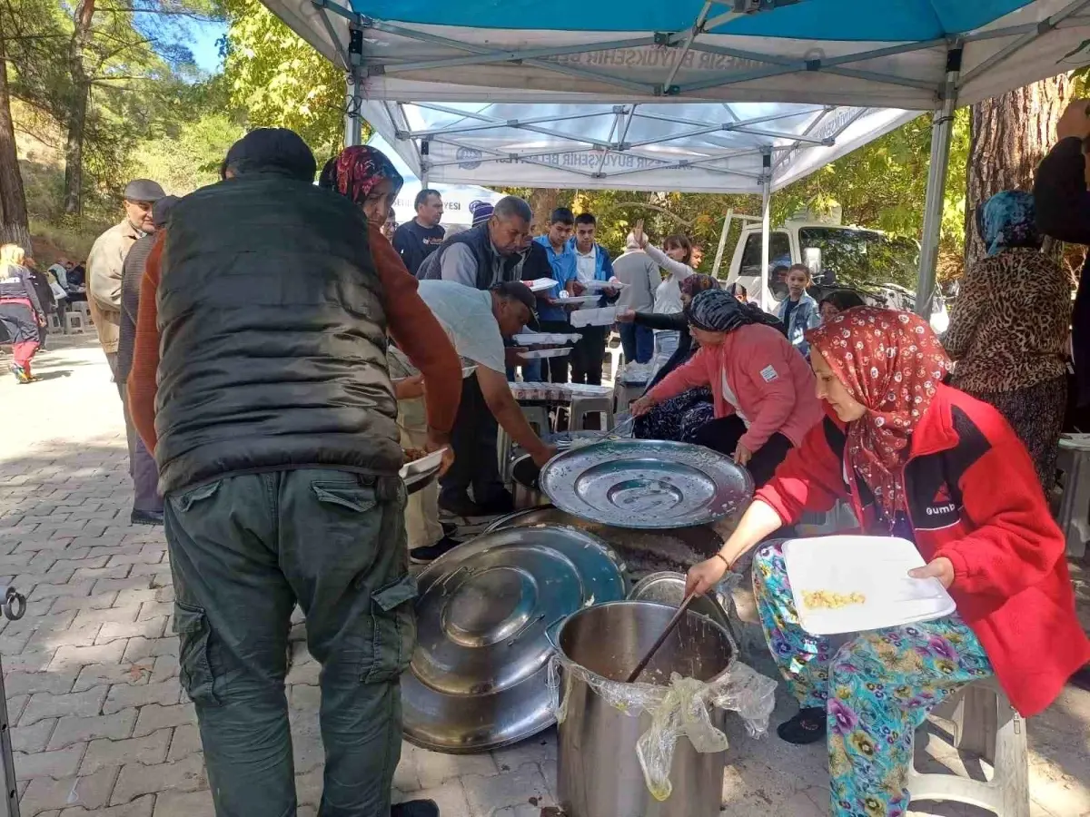 dereli mahallesinde geleneksel koy hayri etkinligi yogun katilimla gerceklesti DZQBMrLK.jpg