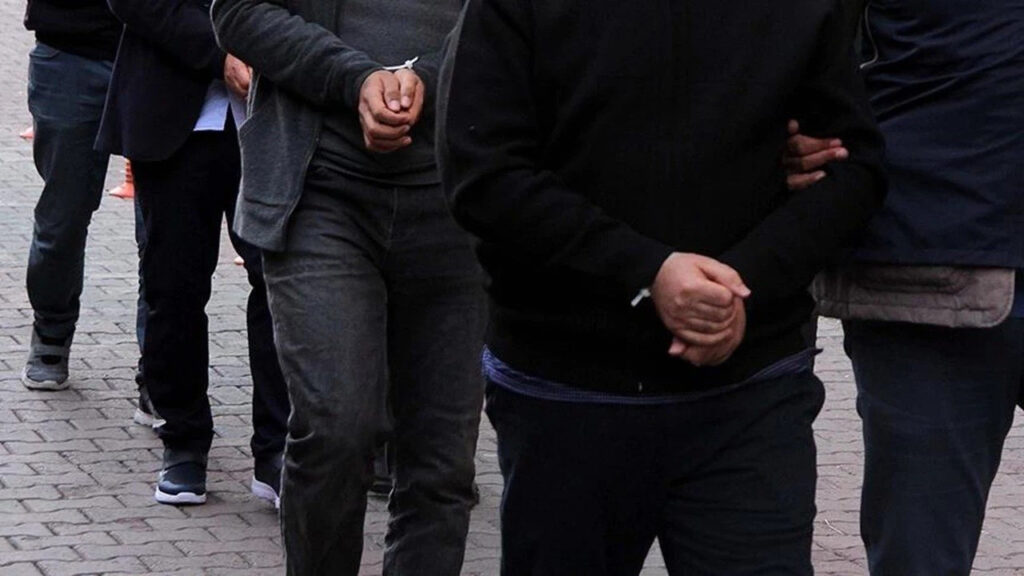 kirmizi bultenle ve ulusal seviyede aranan 10 suclu turkiyeye getirildi xasQOUe3.jpg