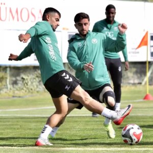 konyaspor besiktas macina hazirlaniyor gyXMThj3.jpg