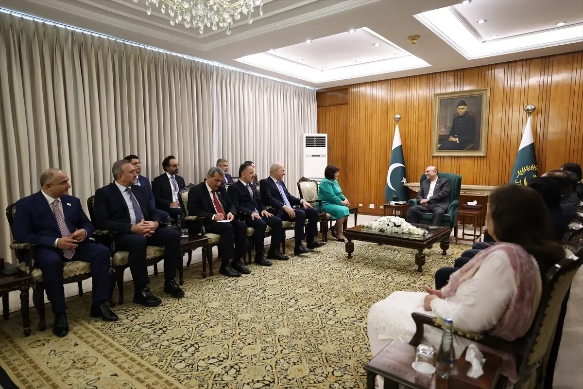 numan kurtulmus pakistan cumhurbaskani zerdari ile gorustu kf6bL4EV.jpg