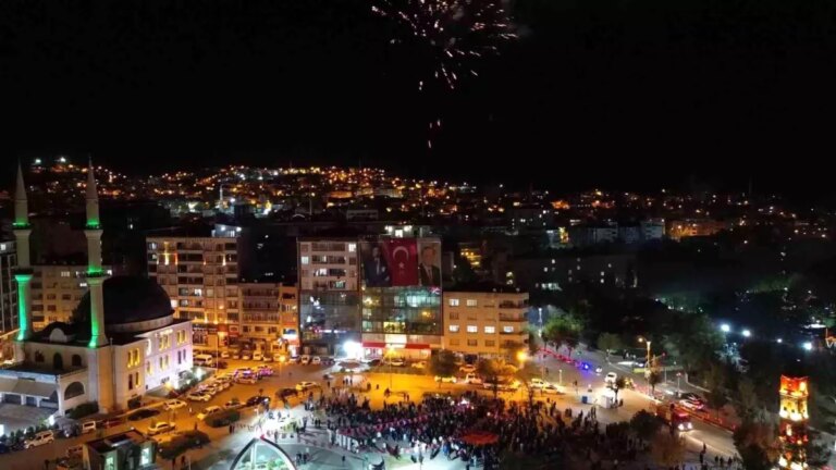 siirtte cumhuriyet icin fener alayi rDk5tbw9.jpg