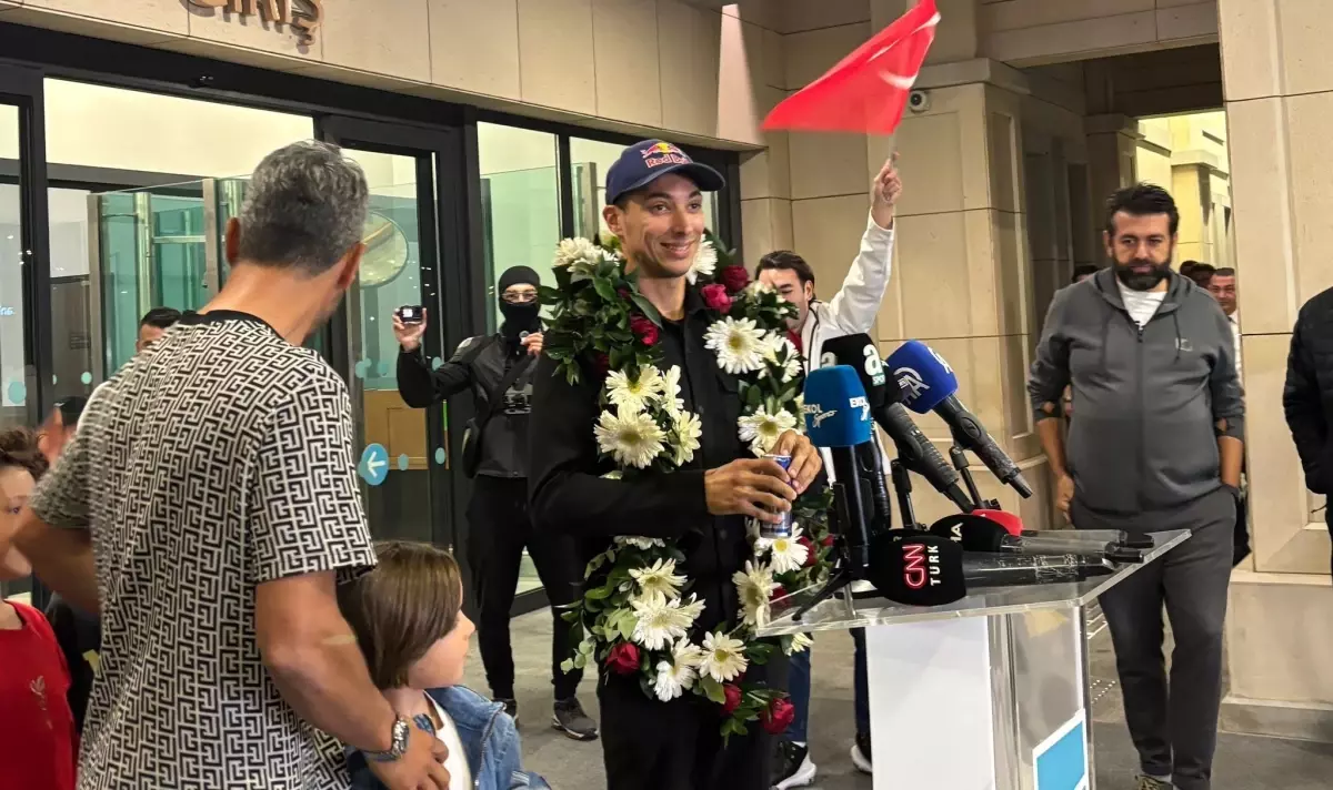 toprak razgatlioglu motogpye dunya sampiyonu olarak geciyor ulQxrdwB.jpg