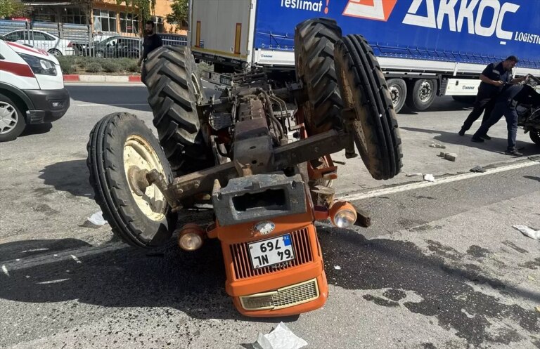 usakta-tir-otomobil-ve-traktor-kazasinda-1-kisi-yaralandi-EpIIuYaT.jpg