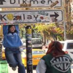 sosyal medyada viral olan kizilay tabelasi yenilendi bu kez de uzeri kirletildi KM4W54Zk.jpg