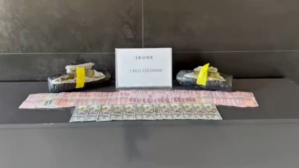 agrida-uyusturucu-operasyonunda-1-kilo-220-gram-skunk-ele-gecirildi-uUAZWLFv