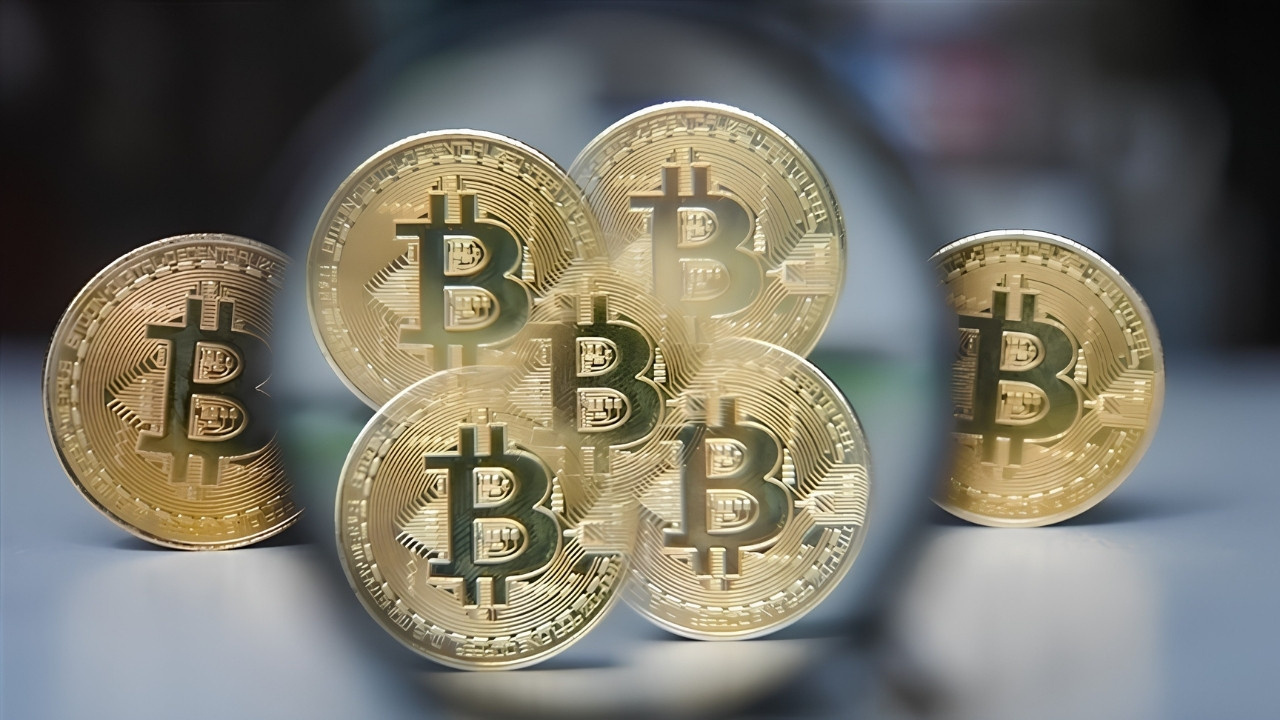kripto-piyasasi-karisti-bitcoin-tutunamadi-ethereum-dibe-vurdu-qS94MWLt
