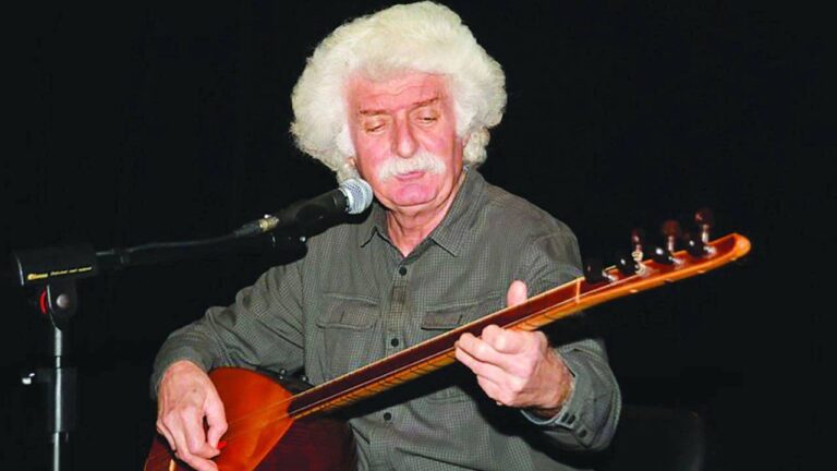 usta-sanatci-sadik-gurbuz-50nci-sanat-yilini-konserlerle-kutluyor-ask-kavga-gurbet-jYBe5wmr